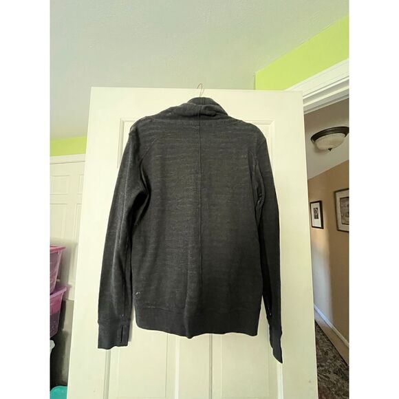 Lululemon In A Cinch Long Sleeve Tee
Heathered Black / Super Wide Load Stripe He - Picture 9 of 12